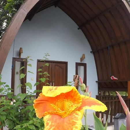 Ina Gili Guesthouse Gili Air Exterior photo